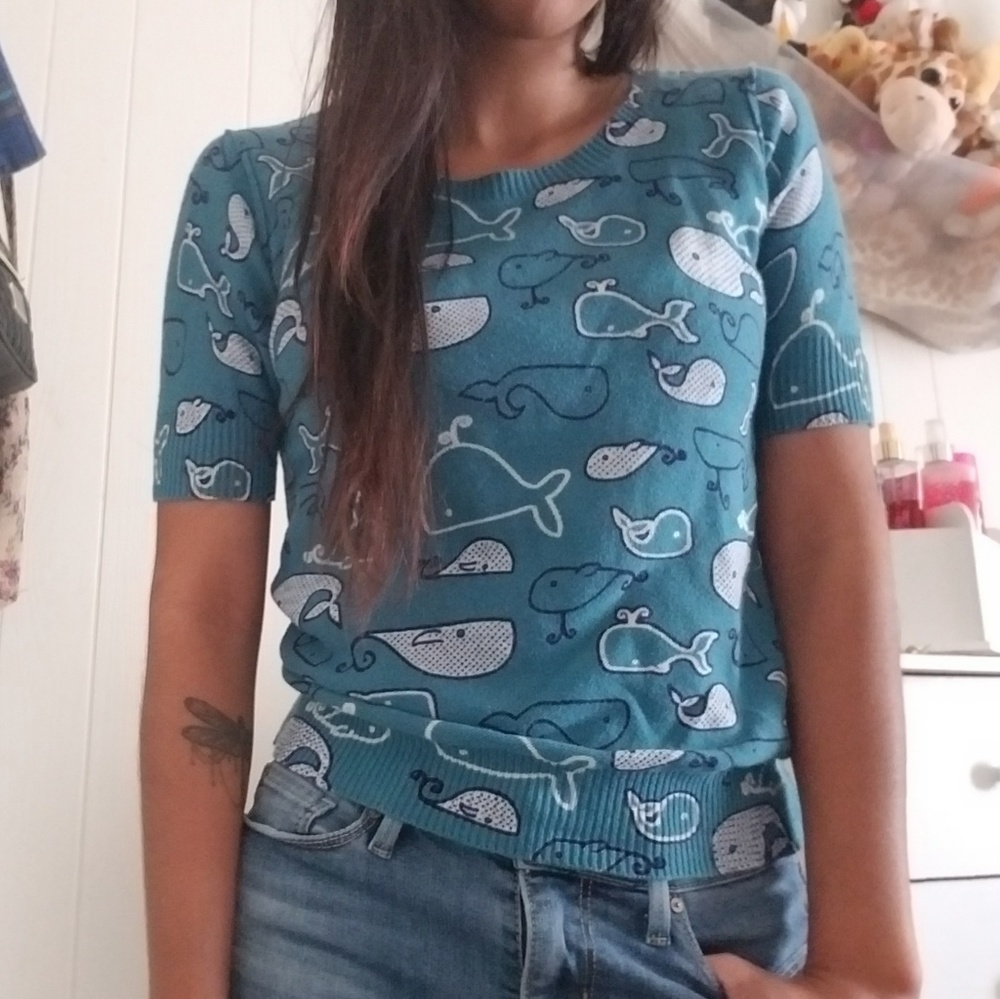 Short sleeve sweater whale print